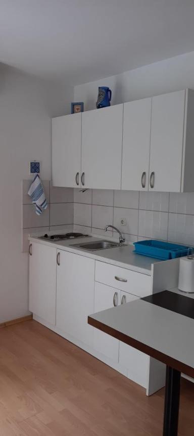 Peace And Quiet Apartment In Brela, Croatia Εξωτερικό φωτογραφία